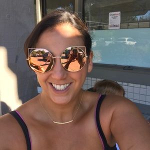 Meet your Posher, Danyielle